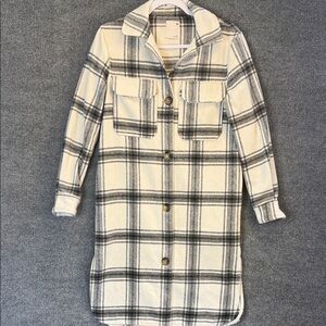 SO Women's Plaid Shacket Jacket in Cream and Gray XS